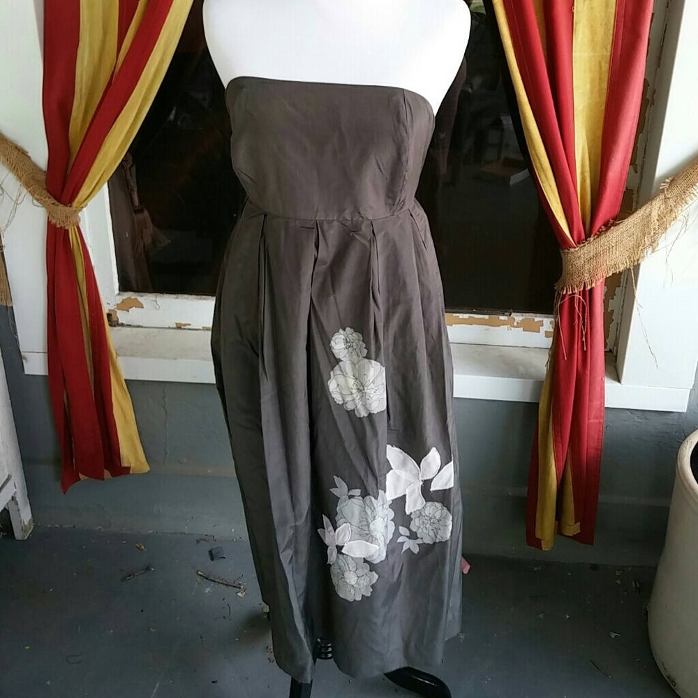 Gap strapless grey dress with flower details woman's size 6 EUC
